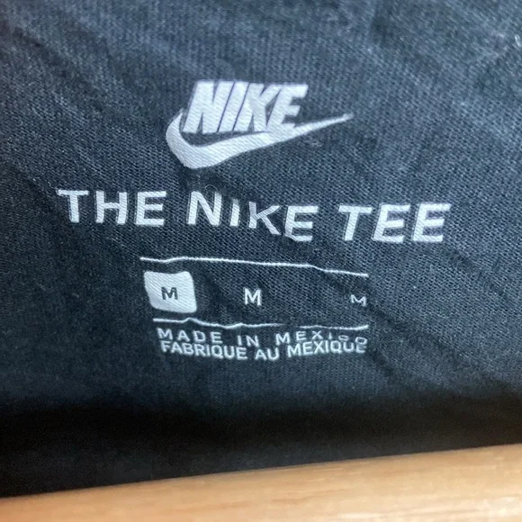 Vintage Nike Air Black T-Shirt with Yellow and White Logo - Picture 5 of 5